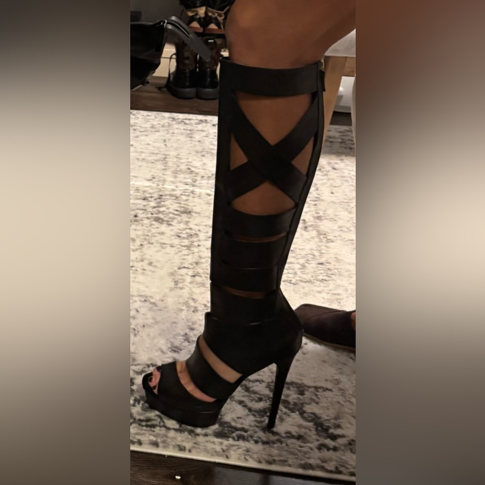 Stunning black boots